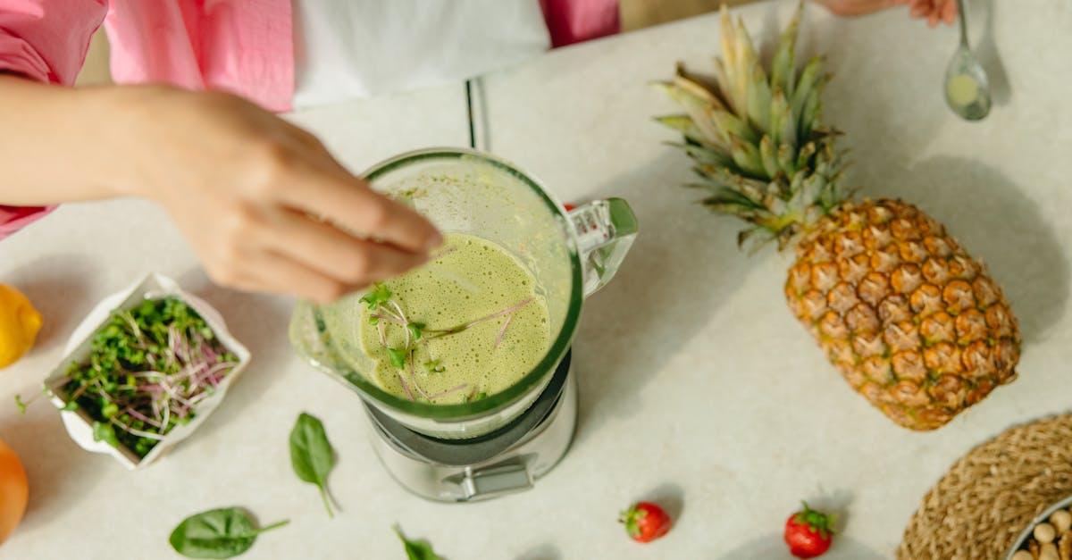 Zblenduj spokój i energię: 7 przepisów na smoothie z różeńcem górskim (Rhodiola rosea)