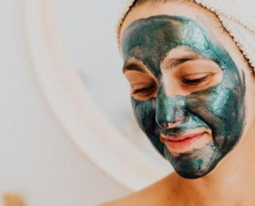 Kokosowe SPA w domu: superodżywcza maska na włosy z mlekiem kokosowym, która przywraca blask i miękkość