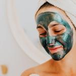 Kokosowe SPA w domu: superodżywcza maska na włosy z mlekiem kokosowym, która przywraca blask i miękkość