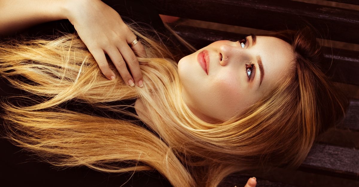 Ożyw swoje brązy! Balayage z blond refleksami – prosty przewodnik krok po kroku