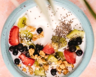 Domowy jogurt grecki z fermentowanego mleka: 8 sprawdzonych przepisów na każdy dzień