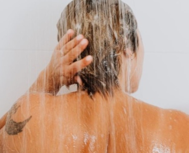 Jak leczyć folliculitis decalvans? Plan działań, który koi i chroni skórę głowy