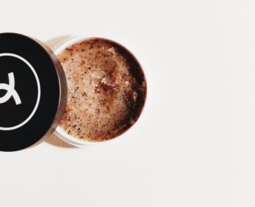 Espresso dla skóry: naturalne peelingi z kawowych fusów, które pobudzają krążenie i wygładzają ciało